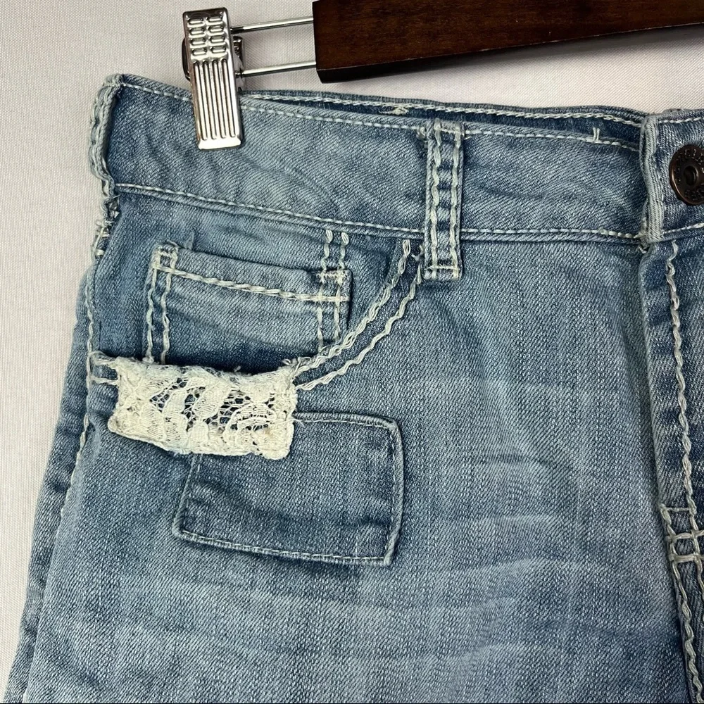 Cowgirl Tuff Light Wash Lace Detail Denim Short Shorts‎ 29